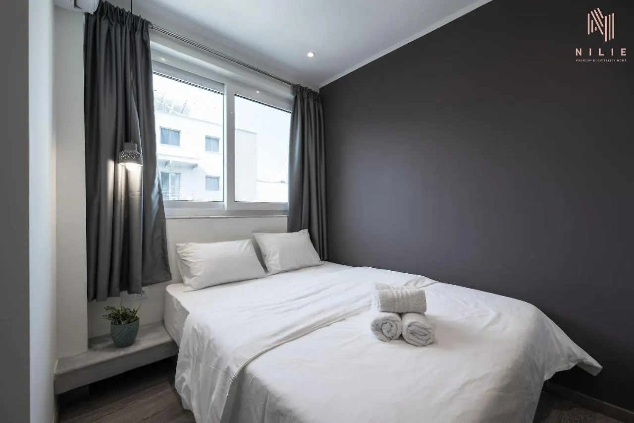 Bourn, Nilie Hospitality Mgmt Apartment Salonic
