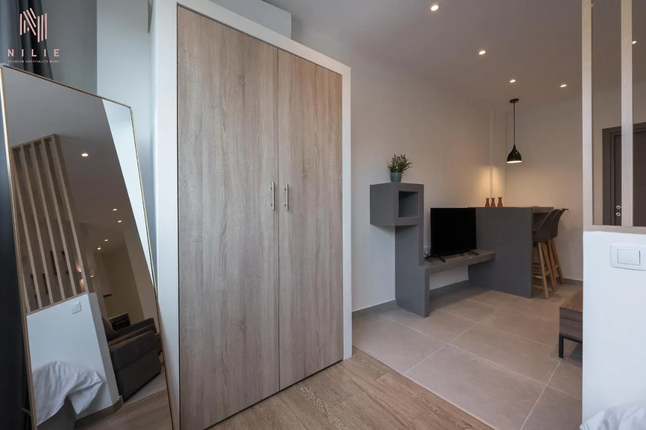 Bourn, Nilie Hospitality Mgmt Apartment Salonic