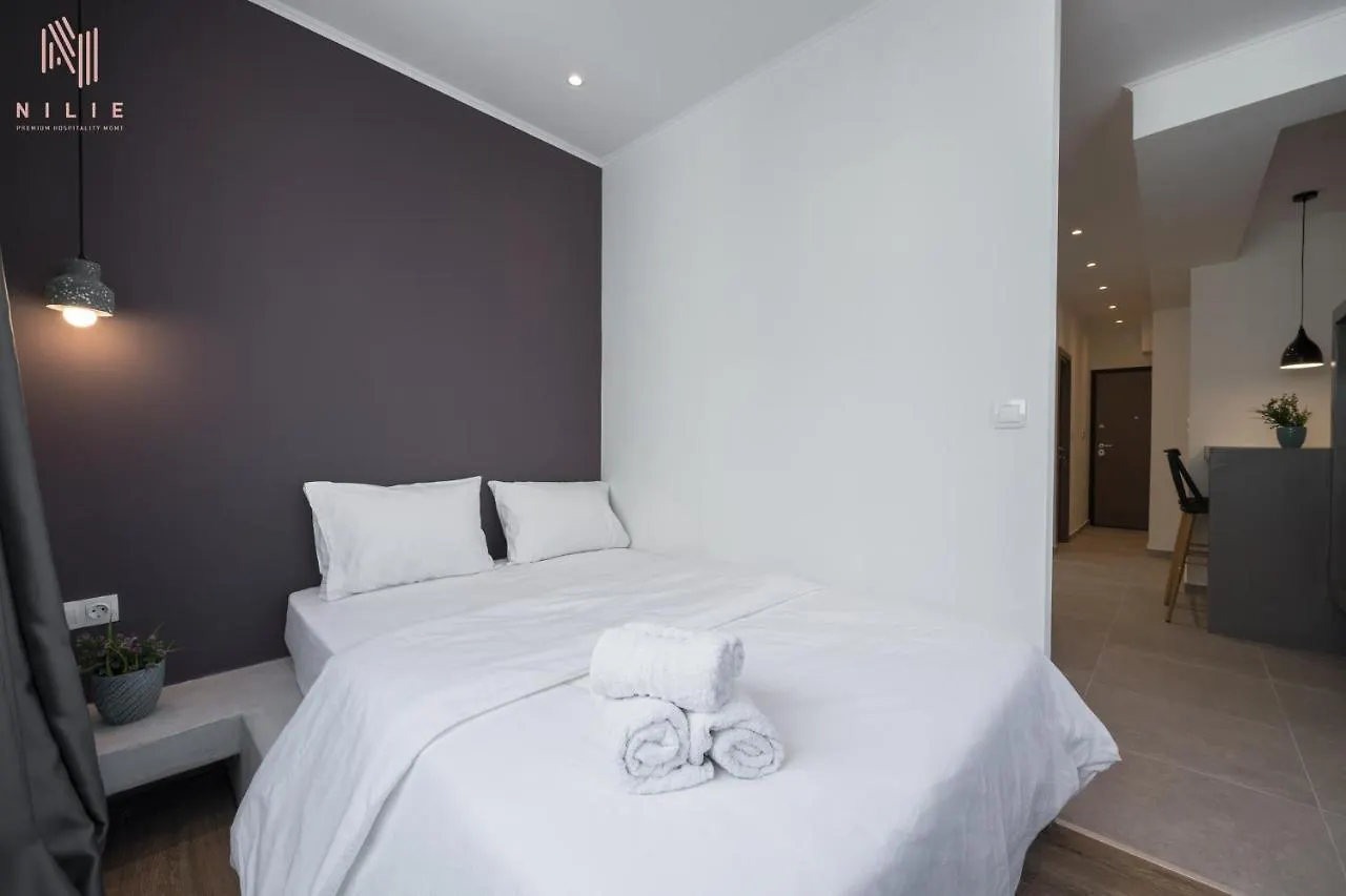 Bourn, Nilie Hospitality Mgmt Apartment Salonic