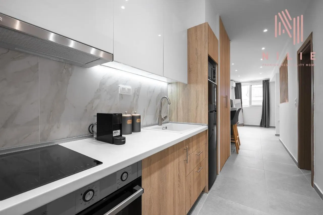 Bourn, Nilie Hospitality Mgmt Apartment Salonic