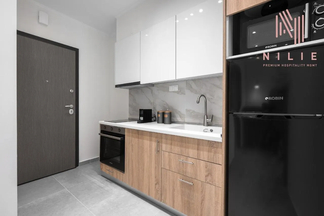 Bourn, Nilie Hospitality Mgmt Apartment Salonic