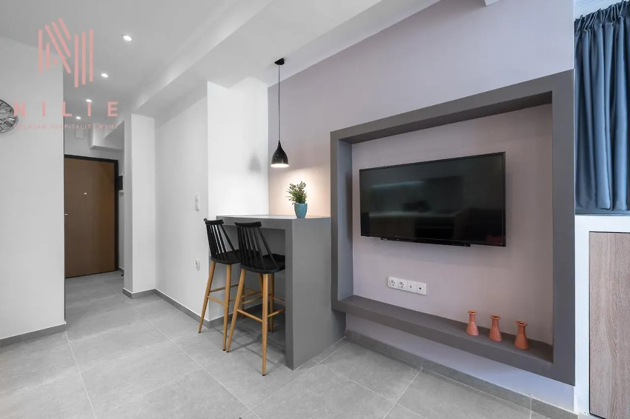 Bourn, Nilie Hospitality Mgmt Apartment Salonic